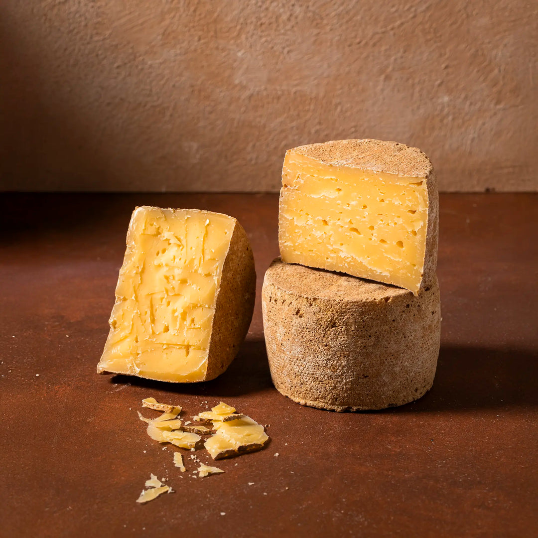 Deichkäse Gold angeschnitten