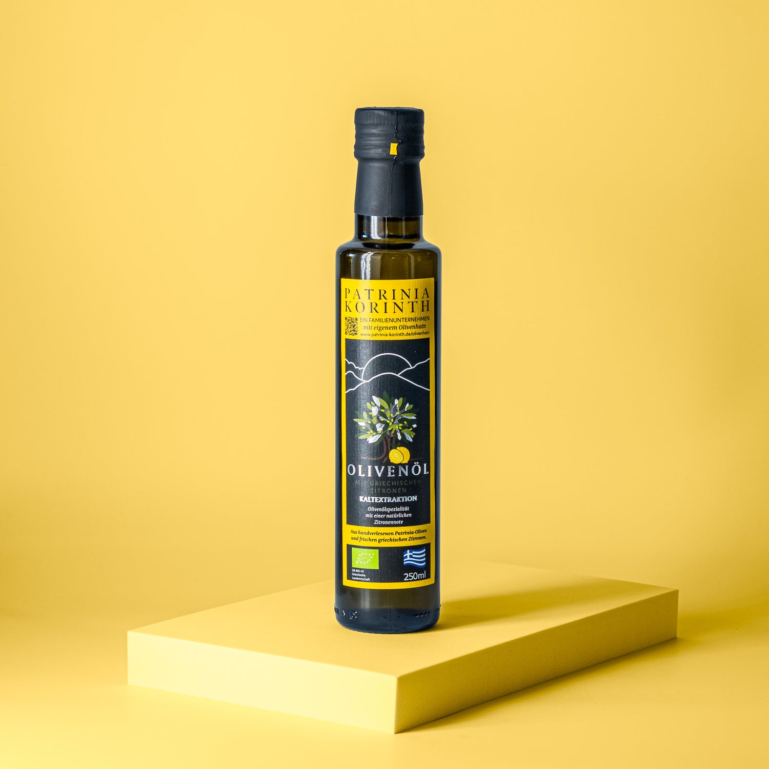 Schwarze Flasche 250ml Olivenöl mit gelbem Etikett auf gelbe HInergrund.