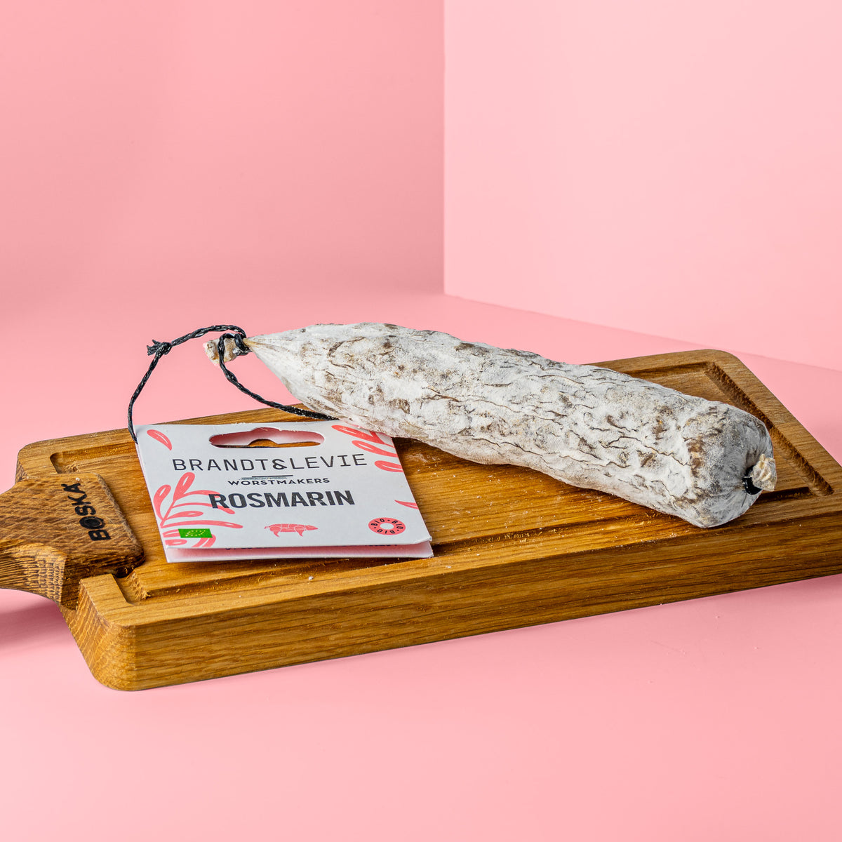 Rosmarin Salami auf Holzbrett