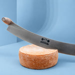 Wiegemesser im Käse